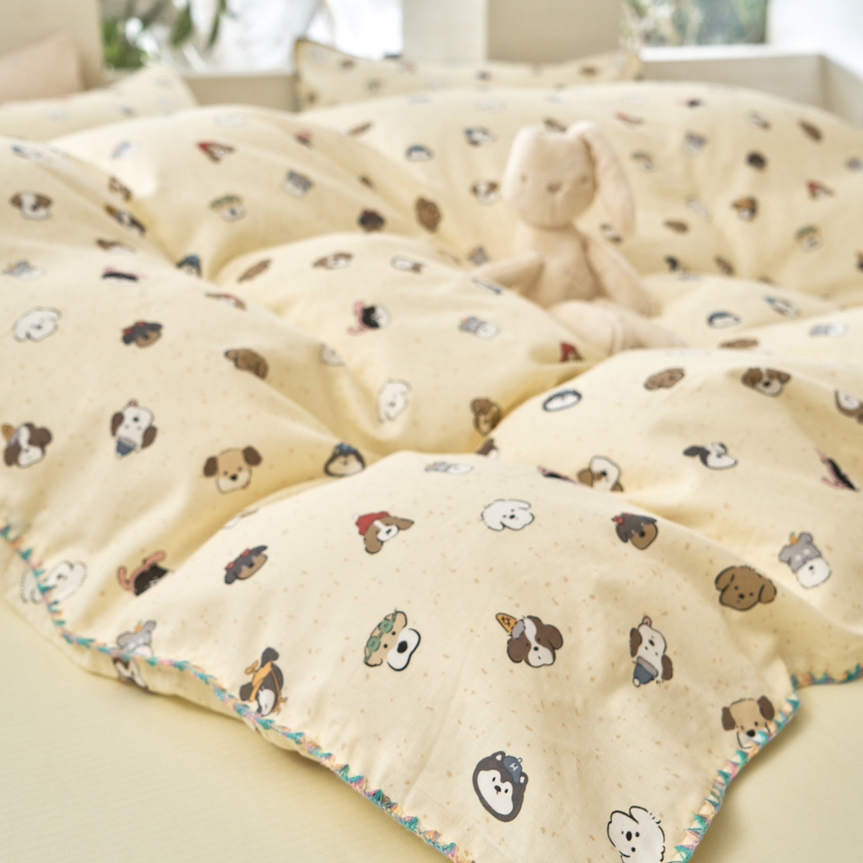 91家纺网 家纺一手货源 找家纺 洋铭区（原狠狠爱） 2026新款春季全棉彩边双层纱四件套 萌宠小分队