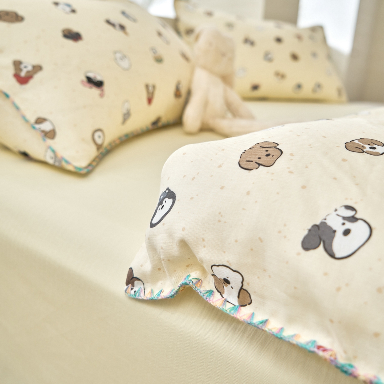 91家纺网 家纺一手货源 找家纺 洋铭区（原狠狠爱） 2026新款春季全棉彩边双层纱四件套 萌宠小分队