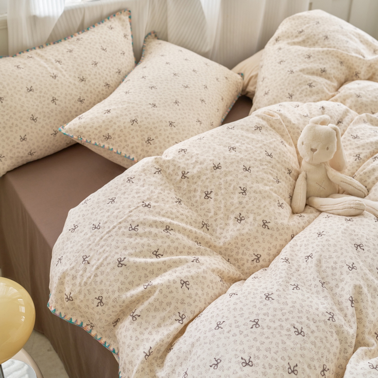 91家纺网 家纺一手货源 找家纺 洋铭区（原狠狠爱） 2026新款春季全棉彩边双层纱四件套 奶茶蝴蝶结