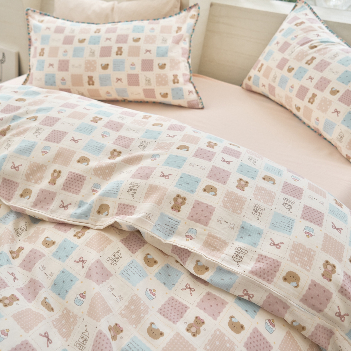 91家纺网 家纺一手货源 找家纺 洋铭区（原狠狠爱） 2026新款春季全棉彩边双层纱四件套 奶糕熊熊