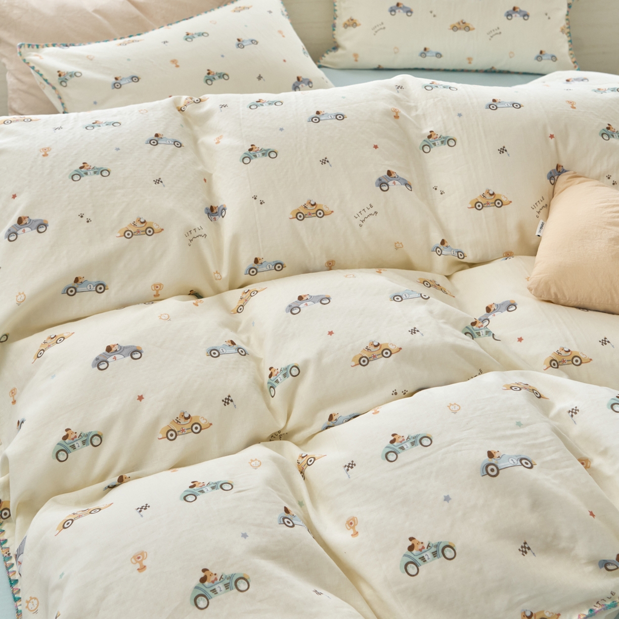 91家纺网 家纺一手货源 找家纺 洋铭区（原狠狠爱） 2026新款春季全棉彩边双层纱四件套 汽车派对