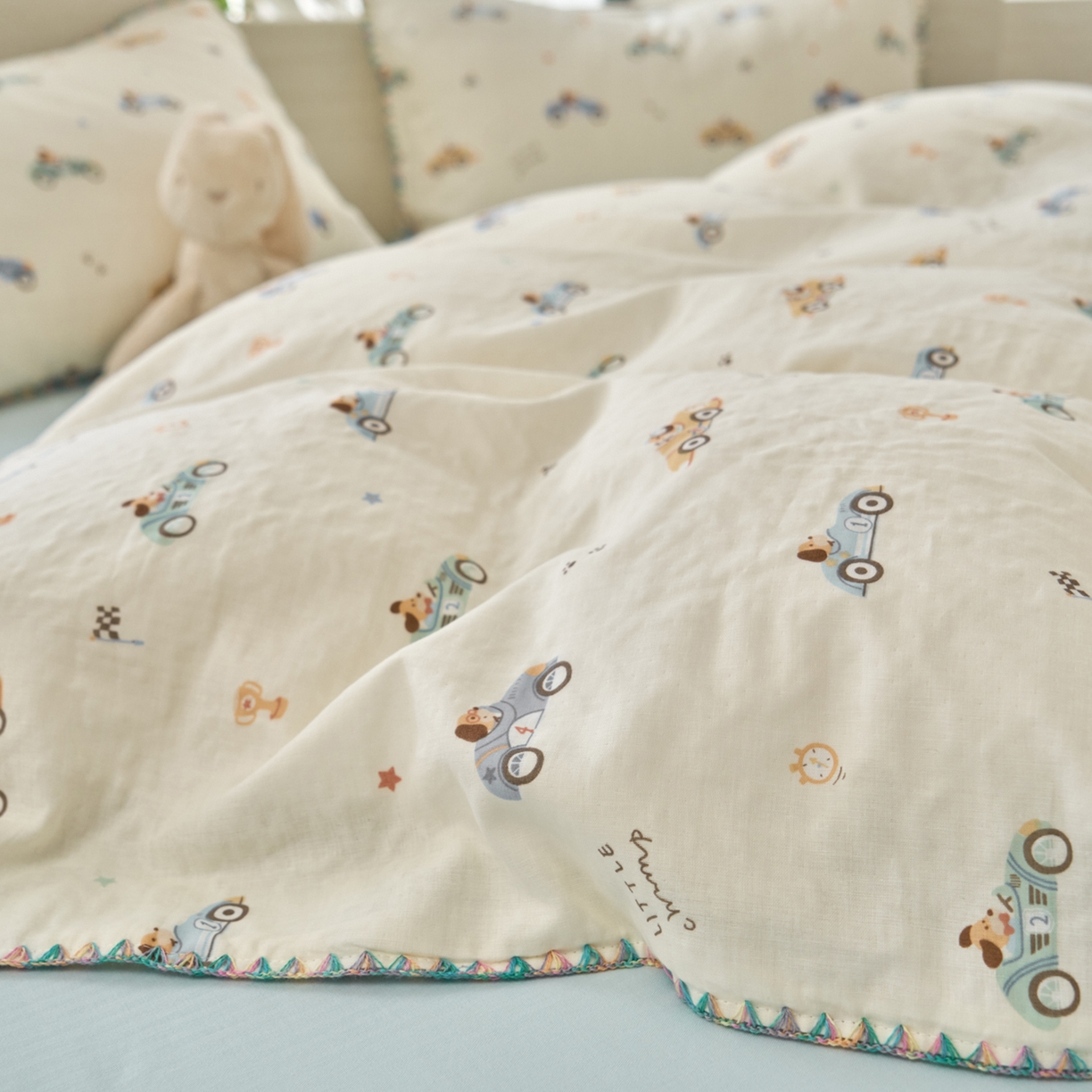 91家纺网 家纺一手货源 找家纺 洋铭区（原狠狠爱） 2026新款春季全棉彩边双层纱四件套 汽车派对