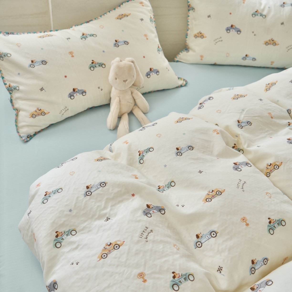 91家纺网 家纺一手货源 找家纺 洋铭区（原狠狠爱） 2026新款春季全棉彩边双层纱四件套 汽车派对