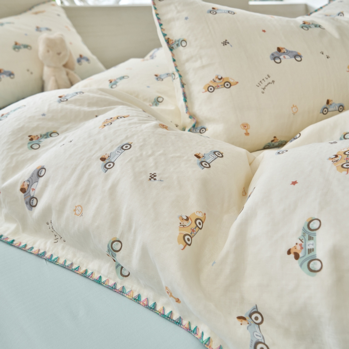 91家纺网 家纺一手货源 找家纺 洋铭区（原狠狠爱） 2026新款春季全棉彩边双层纱四件套 汽车派对