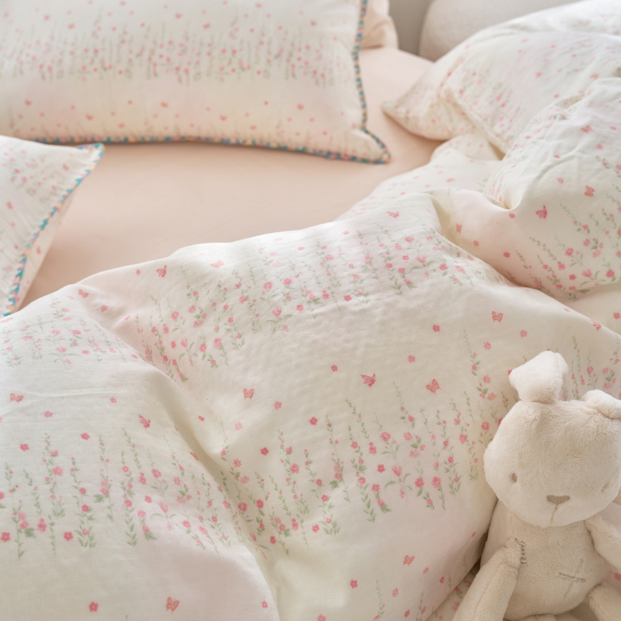 91家纺网 家纺一手货源 找家纺 洋铭区（原狠狠爱） 2026新款春季全棉彩边双层纱四件套 桃桃粉花