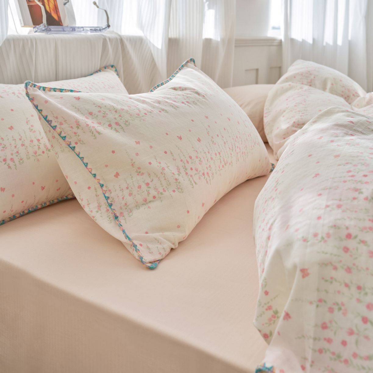 91家纺网 家纺一手货源 找家纺 洋铭区（原狠狠爱） 2026新款春季全棉彩边双层纱四件套 桃桃粉花