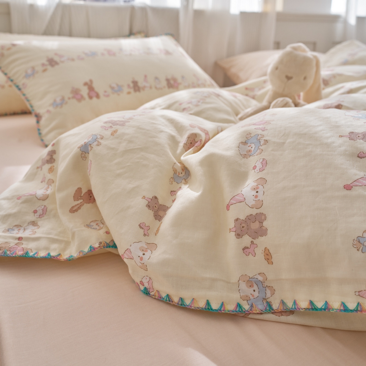 91家纺网 家纺一手货源 找家纺 洋铭区（原狠狠爱） 2026新款春季全棉彩边双层纱四件套 幸运小可爱