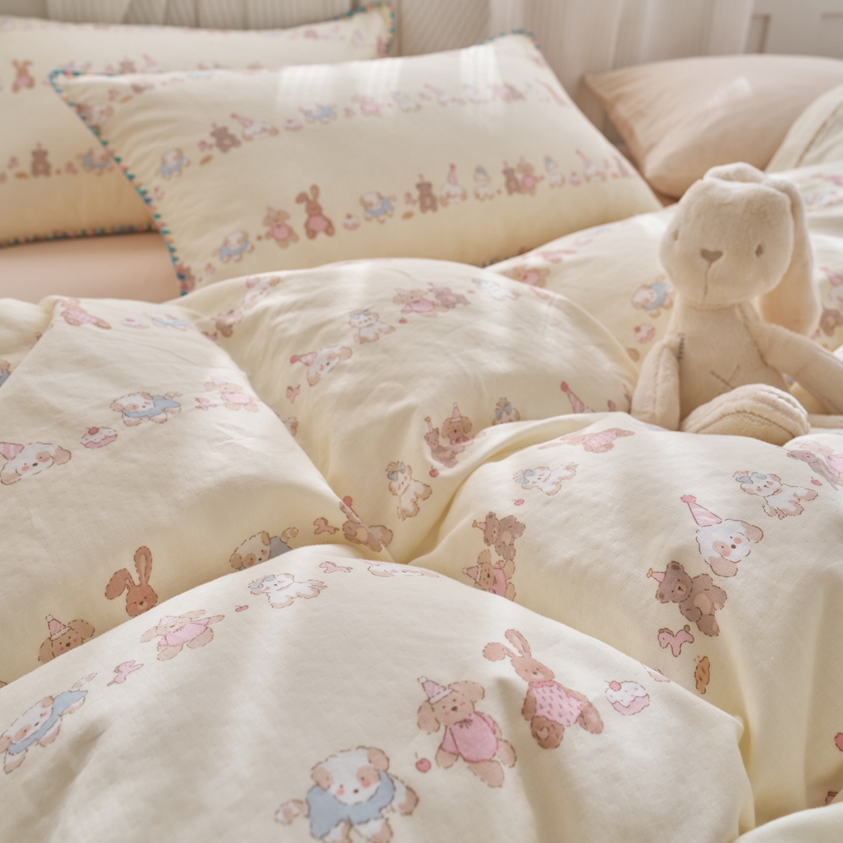 91家纺网 家纺一手货源 找家纺 洋铭区（原狠狠爱） 2026新款春季全棉彩边双层纱四件套 幸运小可爱