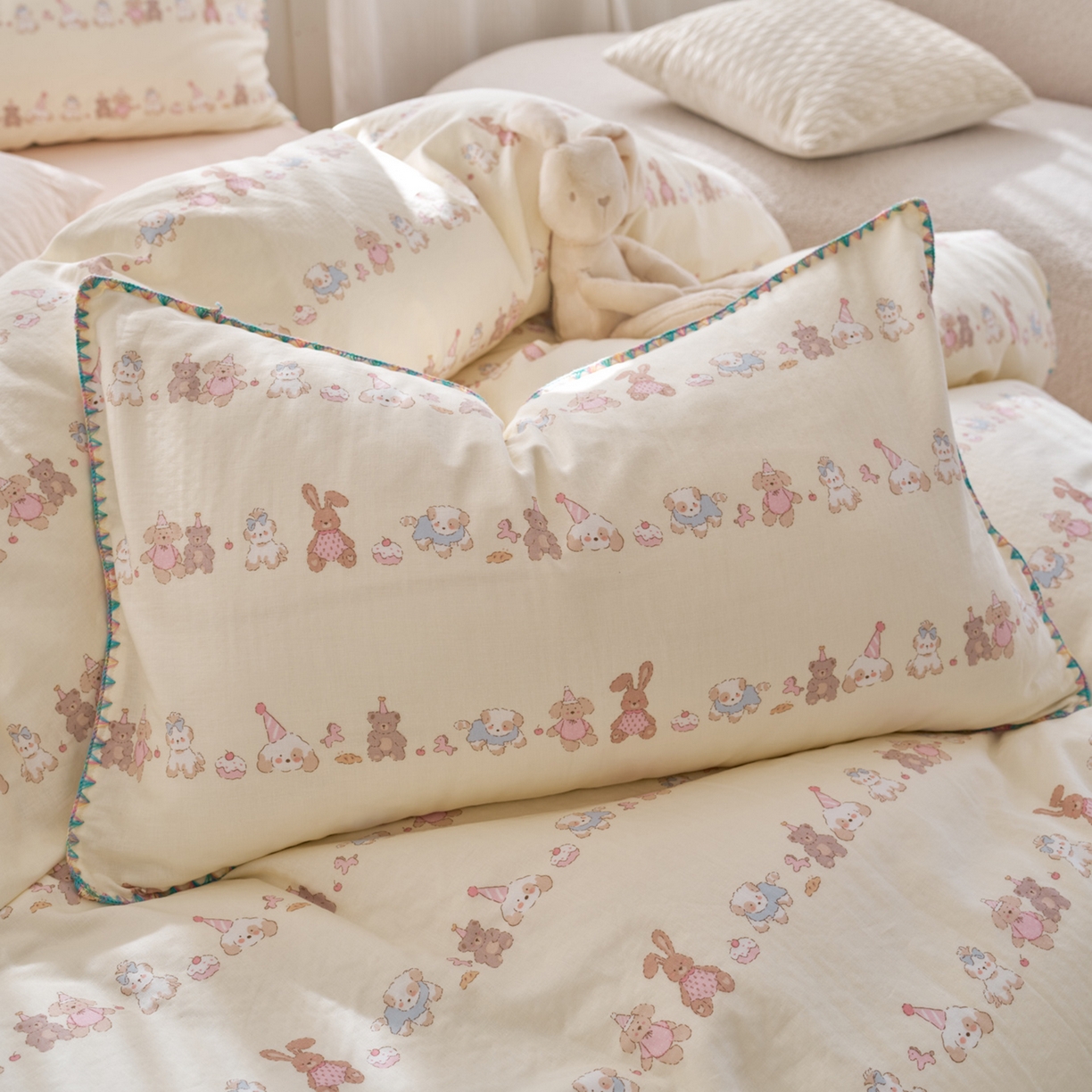 91家纺网 家纺一手货源 找家纺 洋铭区（原狠狠爱） 2026新款春季全棉彩边双层纱四件套 幸运小可爱