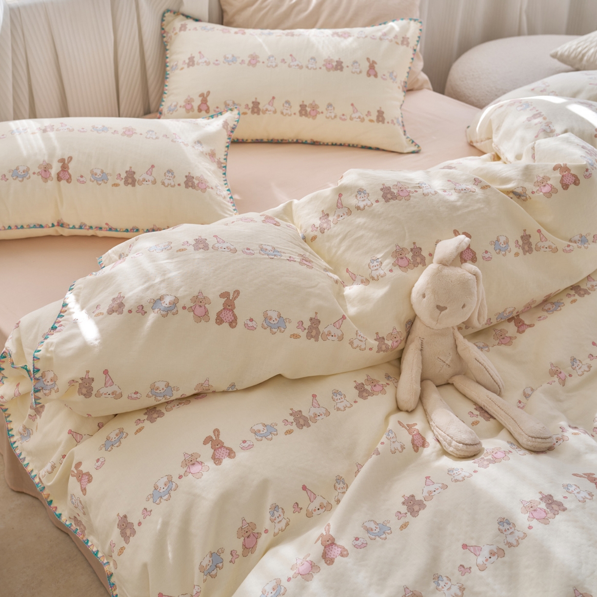 91家纺网 家纺一手货源 找家纺 洋铭区（原狠狠爱） 2026新款春季全棉彩边双层纱四件套 幸运小可爱