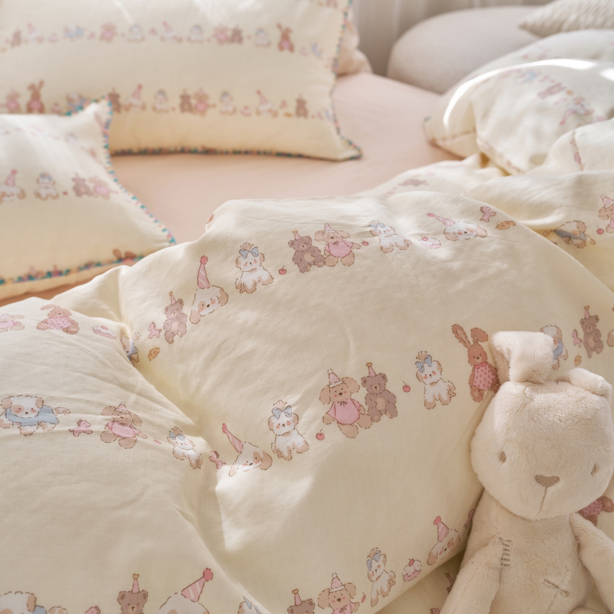 91家纺网 家纺一手货源 找家纺 洋铭区（原狠狠爱） 2026新款春季全棉彩边双层纱四件套 幸运小可爱