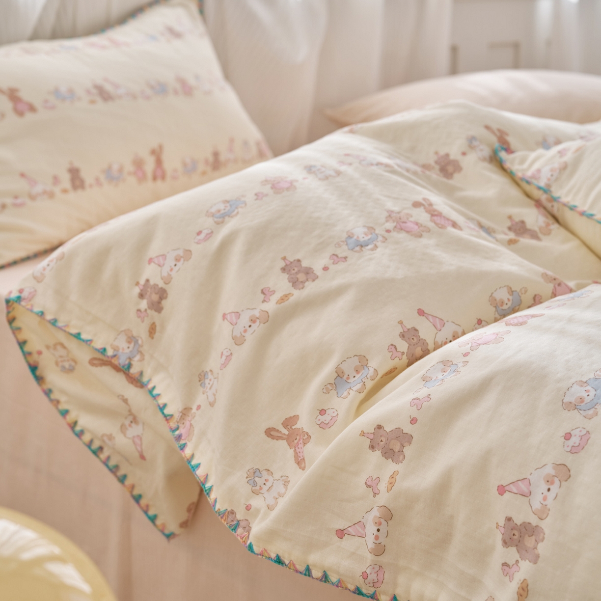 91家纺网 家纺一手货源 找家纺 洋铭区（原狠狠爱） 2026新款春季全棉彩边双层纱四件套 幸运小可爱