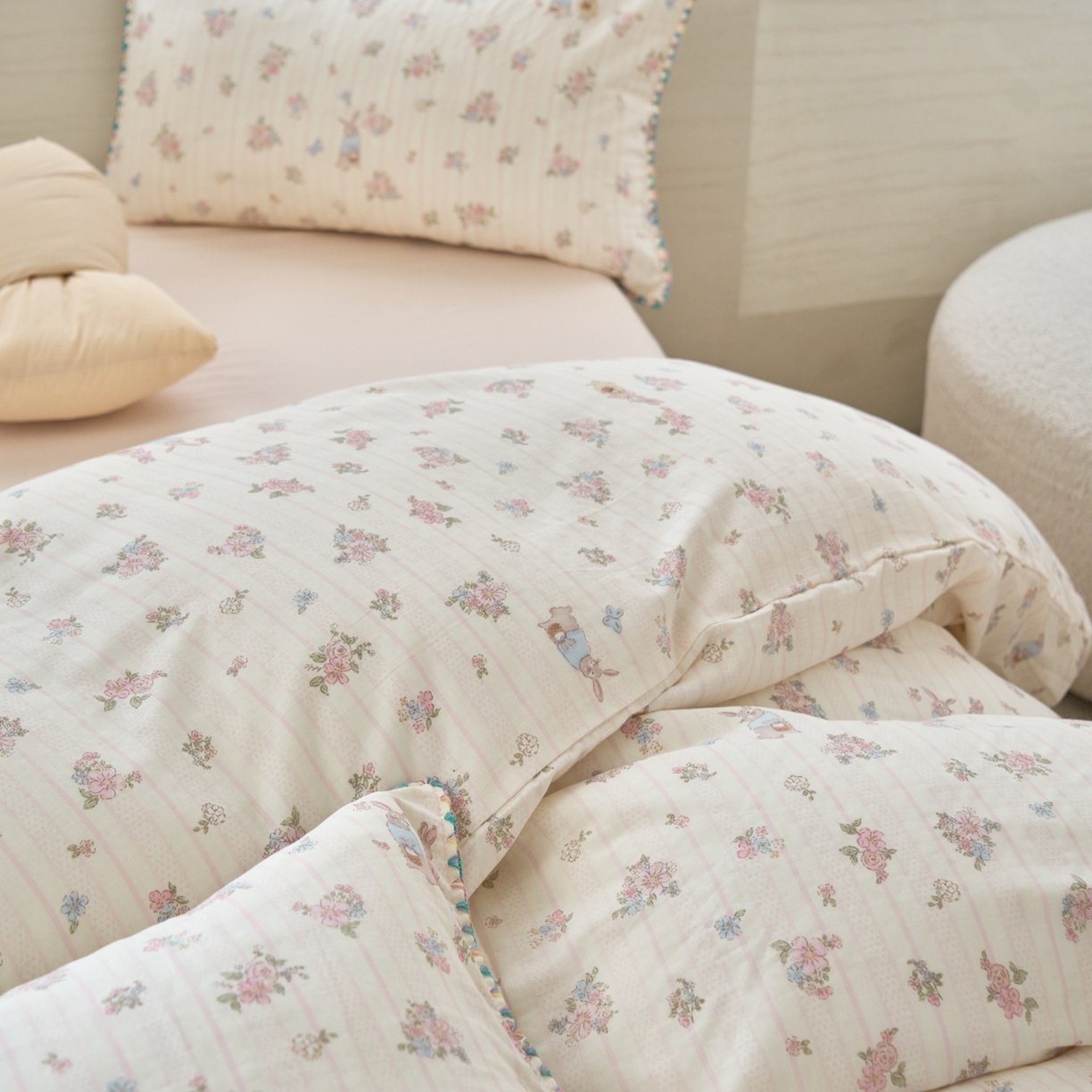 91家纺网 家纺一手货源 找家纺 洋铭区（原狠狠爱） 2026新款春季全棉彩边双层纱四件套 遇见粉花