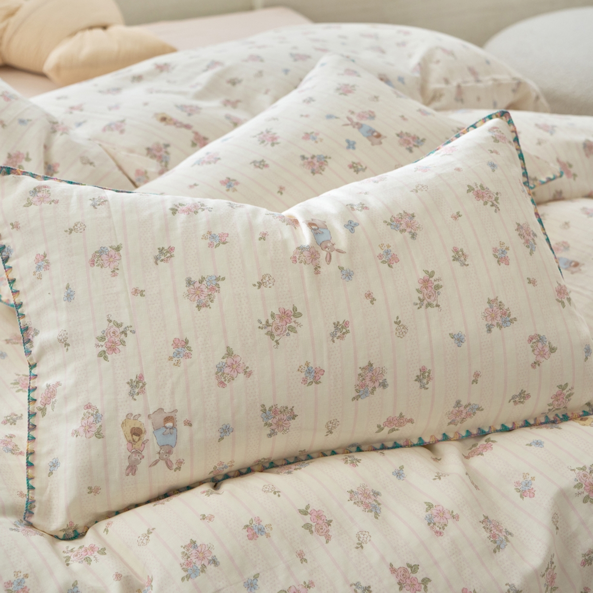 91家纺网 家纺一手货源 找家纺 洋铭区（原狠狠爱） 2026新款春季全棉彩边双层纱四件套 遇见粉花