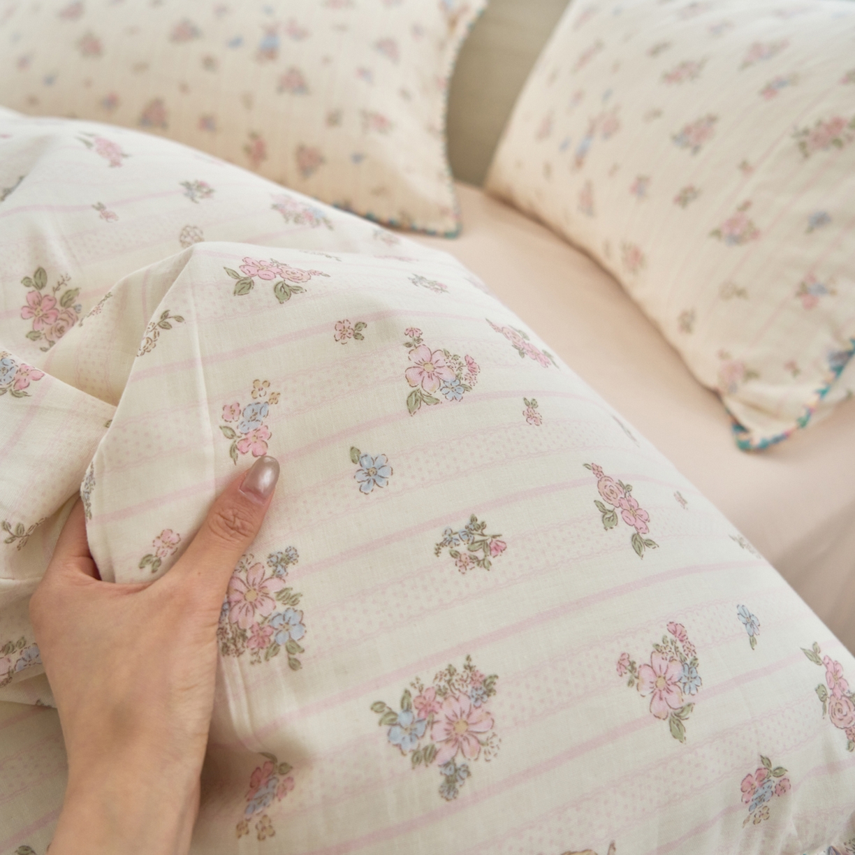 91家纺网 家纺一手货源 找家纺 洋铭区（原狠狠爱） 2026新款春季全棉彩边双层纱四件套 遇见粉花