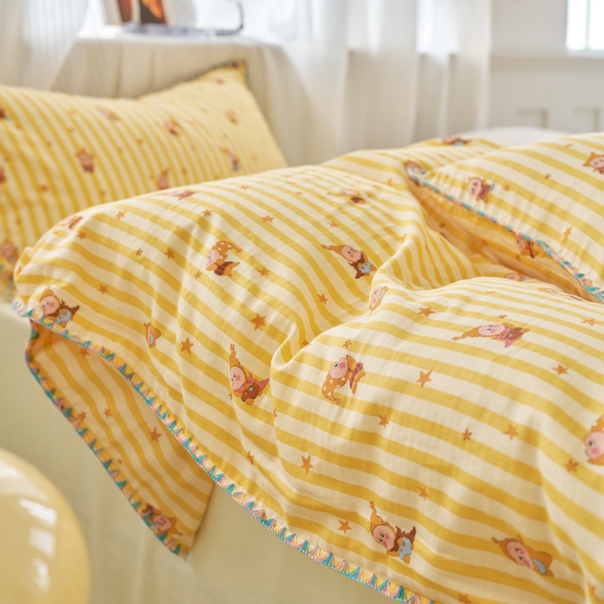 91家纺网 家纺一手货源 找家纺 洋铭区（原狠狠爱） 2026新款春季全棉彩边双层纱四件套 月光宝宝