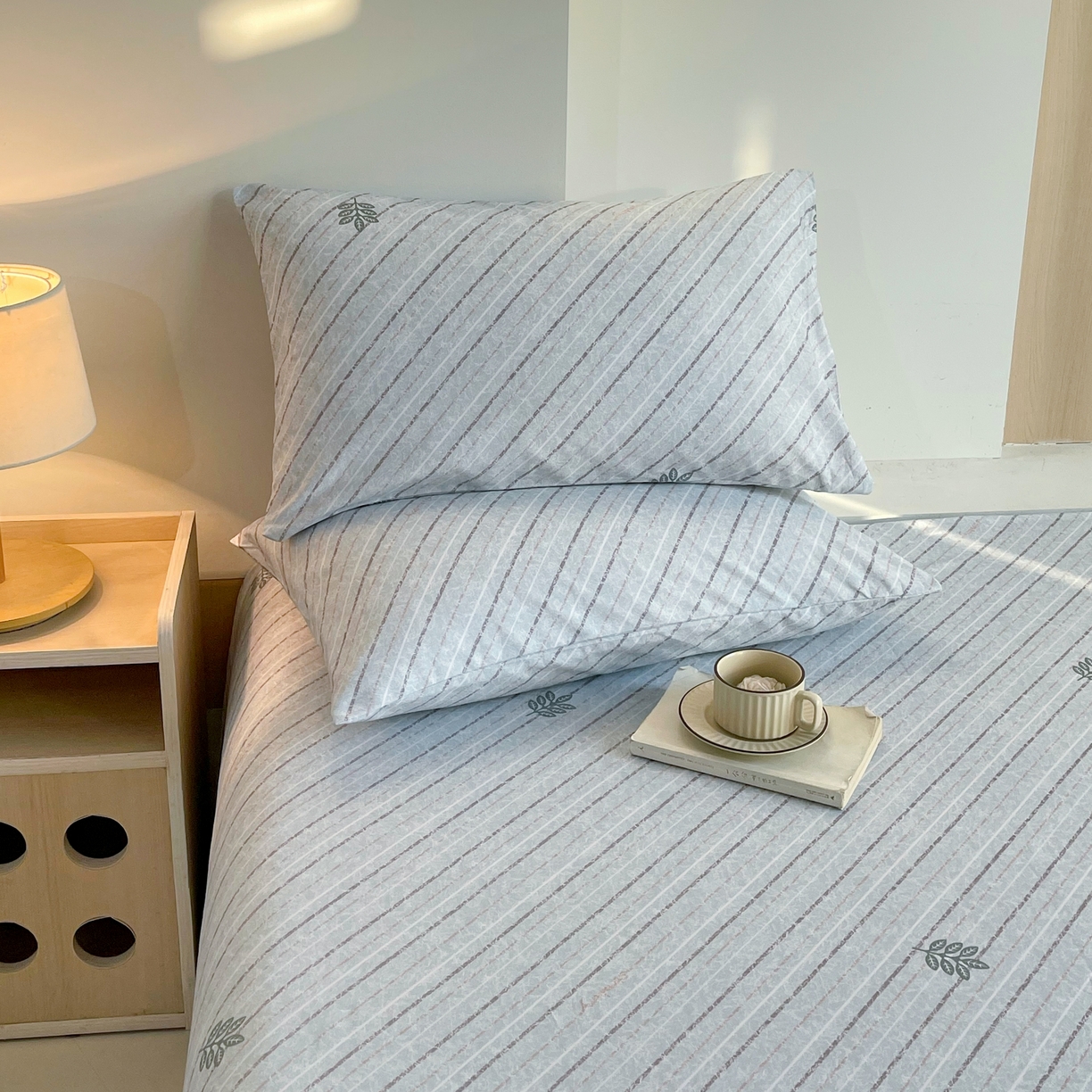 91家纺网 家纺一手货源 找家纺 爱彼家纺 2026年新款全棉老粗布加厚加密高克重凉席席子；单床单花型更好卖，床单三件套 莫奈