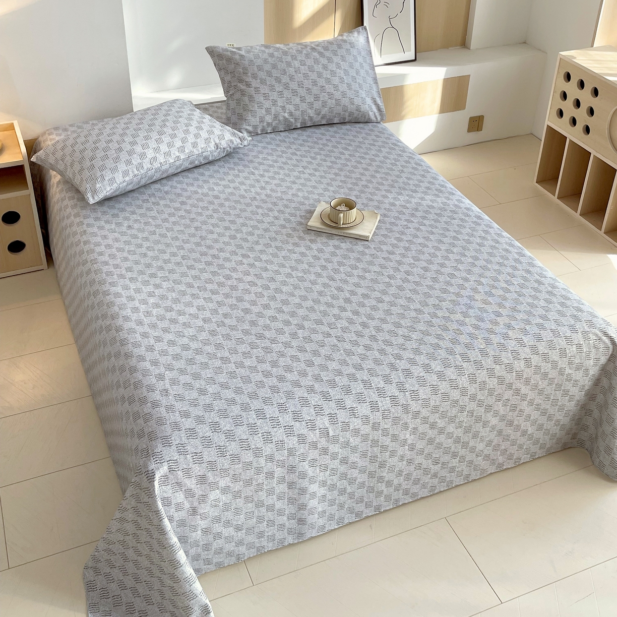 91家纺网 家纺一手货源 找家纺 爱彼家纺 2026年新款全棉老粗布加厚加密高克重凉席席子；单床单花型更好卖，床单三件套 方格人生