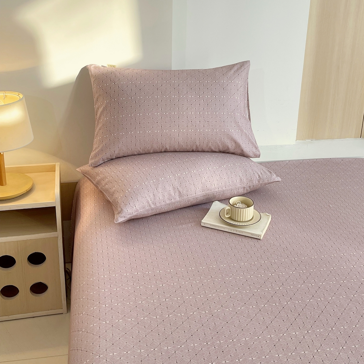 91家纺网 家纺一手货源 找家纺 爱彼家纺 2026年新款全棉老粗布加厚加密高克重凉席席子；单床单花型更好卖，床单三件套 苪贝卡