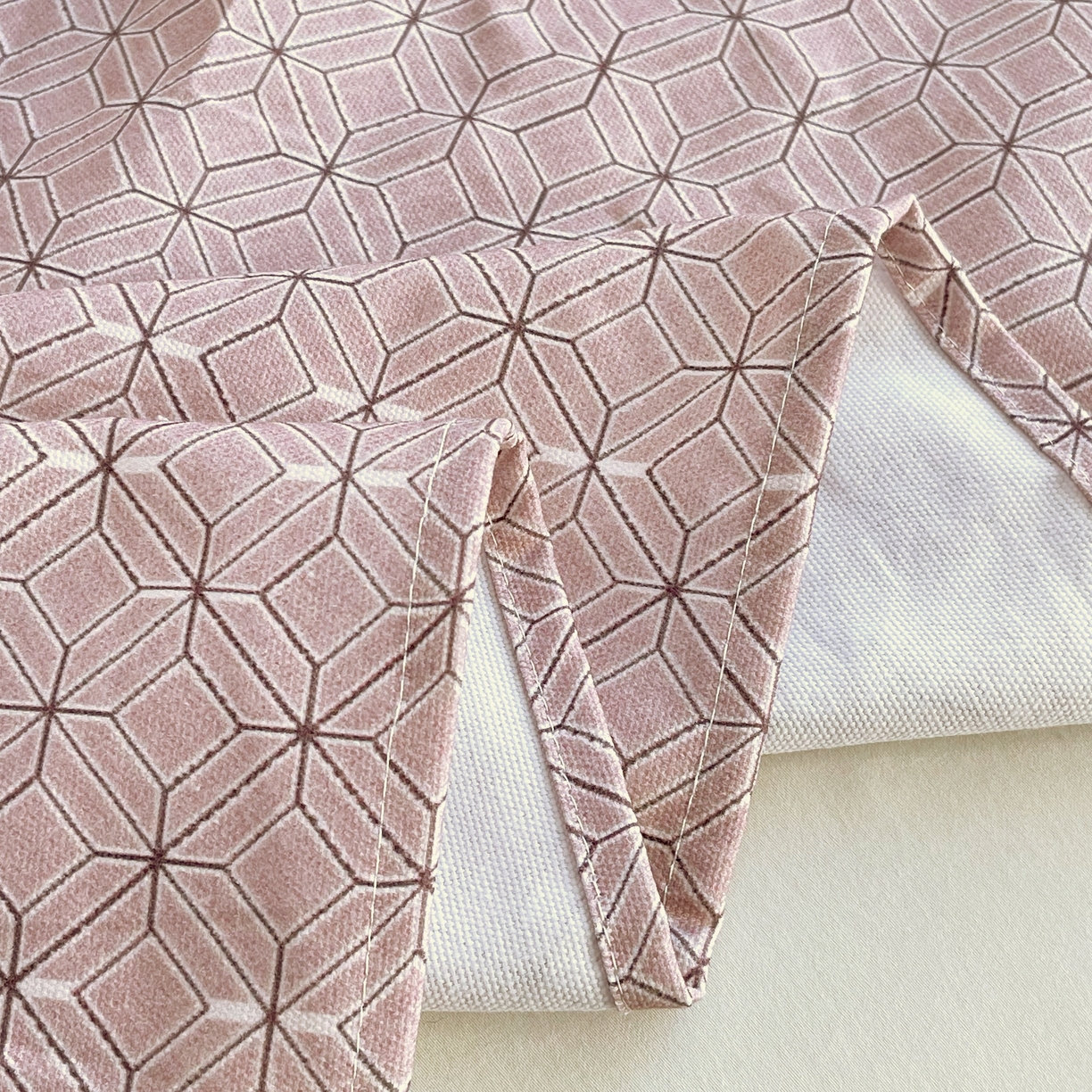 91家纺网 家纺一手货源 找家纺 爱彼家纺 2026年新款全棉老粗布加厚加密高克重凉席席子；单床单花型更好卖，床单三件套 苪贝卡