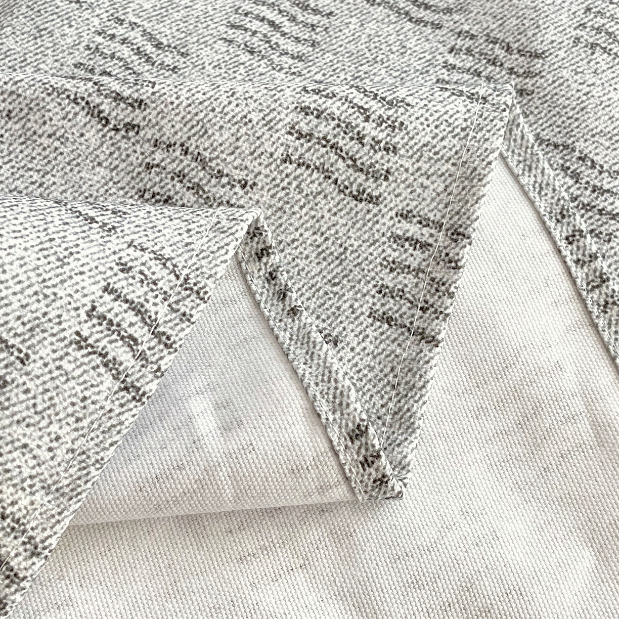 91家纺网 家纺一手货源 找家纺 爱彼家纺 2026年新款全棉老粗布加厚加密高克重凉席席子；单床单花型更好卖，床单三件套 方格人生