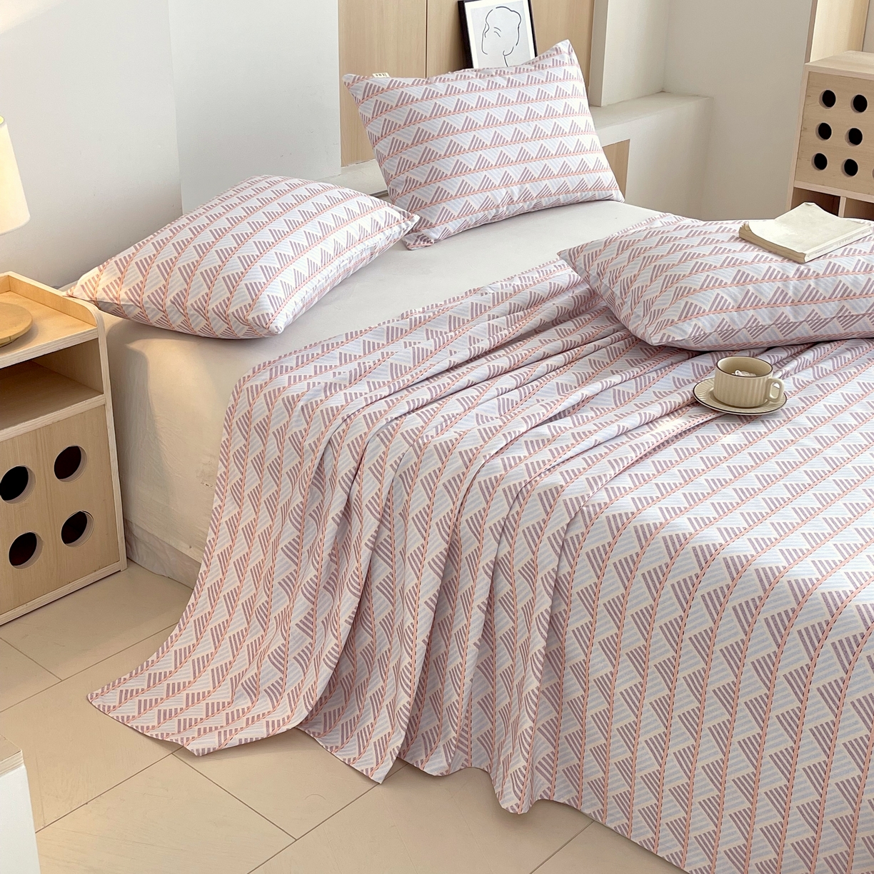 91家纺网 家纺一手货源 找家纺 爱彼家纺 2026年新款全棉老粗布加厚加密高克重凉席席子；单床单花型更好卖，床单三件套 幻想主义