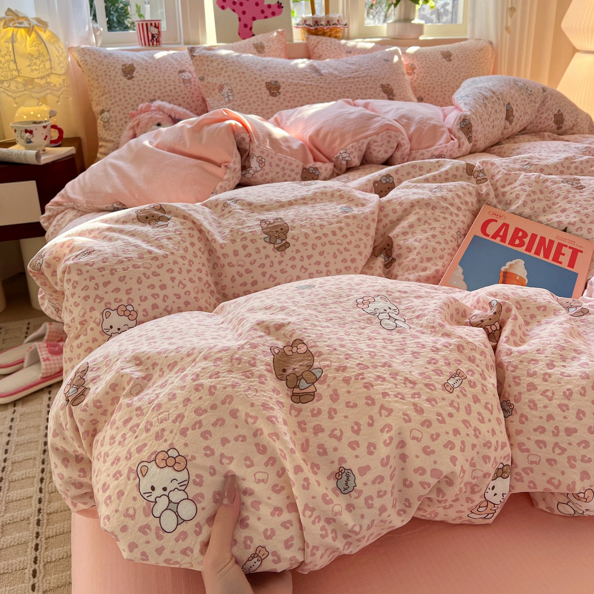 91家纺网 家纺一手货源 找家纺 水木坊 2026春夏新款云感双层纱可爱系列四件套 豹纹小猫-粉