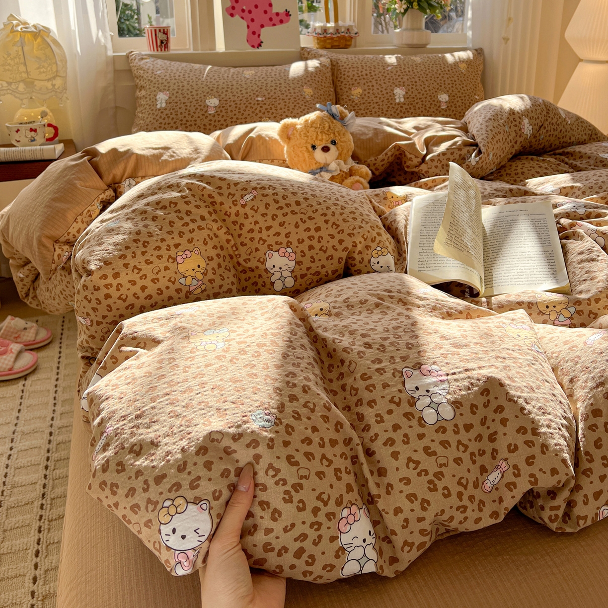 91家纺网 家纺一手货源 找家纺 水木坊 2026春夏新款云感双层纱可爱系列四件套 豹纹小猫-咖