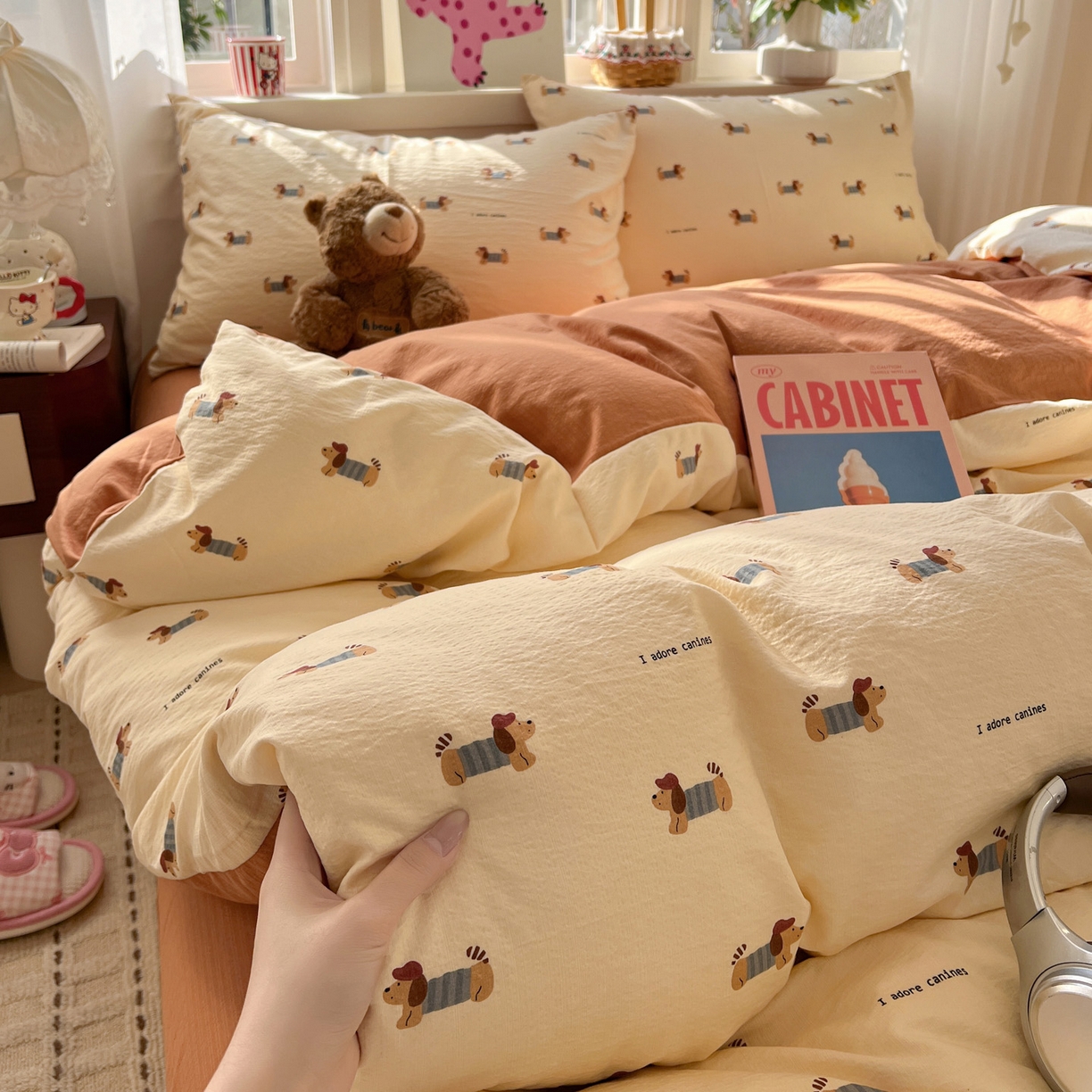 91家纺网 家纺一手货源 找家纺 水木坊 2026春夏新款云感双层纱可爱系列四件套 调皮腊肠狗