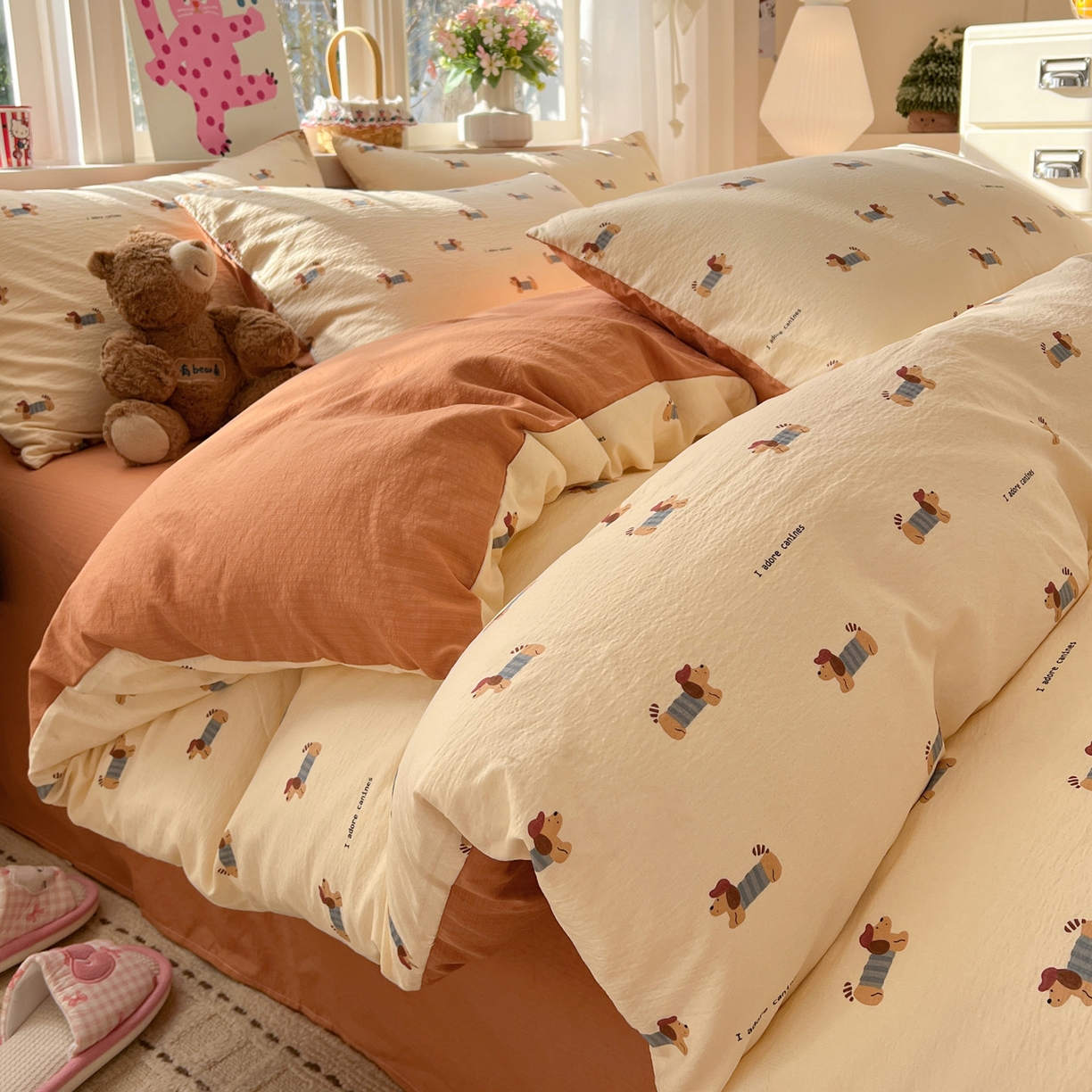 91家纺网 家纺一手货源 找家纺 水木坊 2026春夏新款云感双层纱可爱系列四件套 调皮腊肠狗