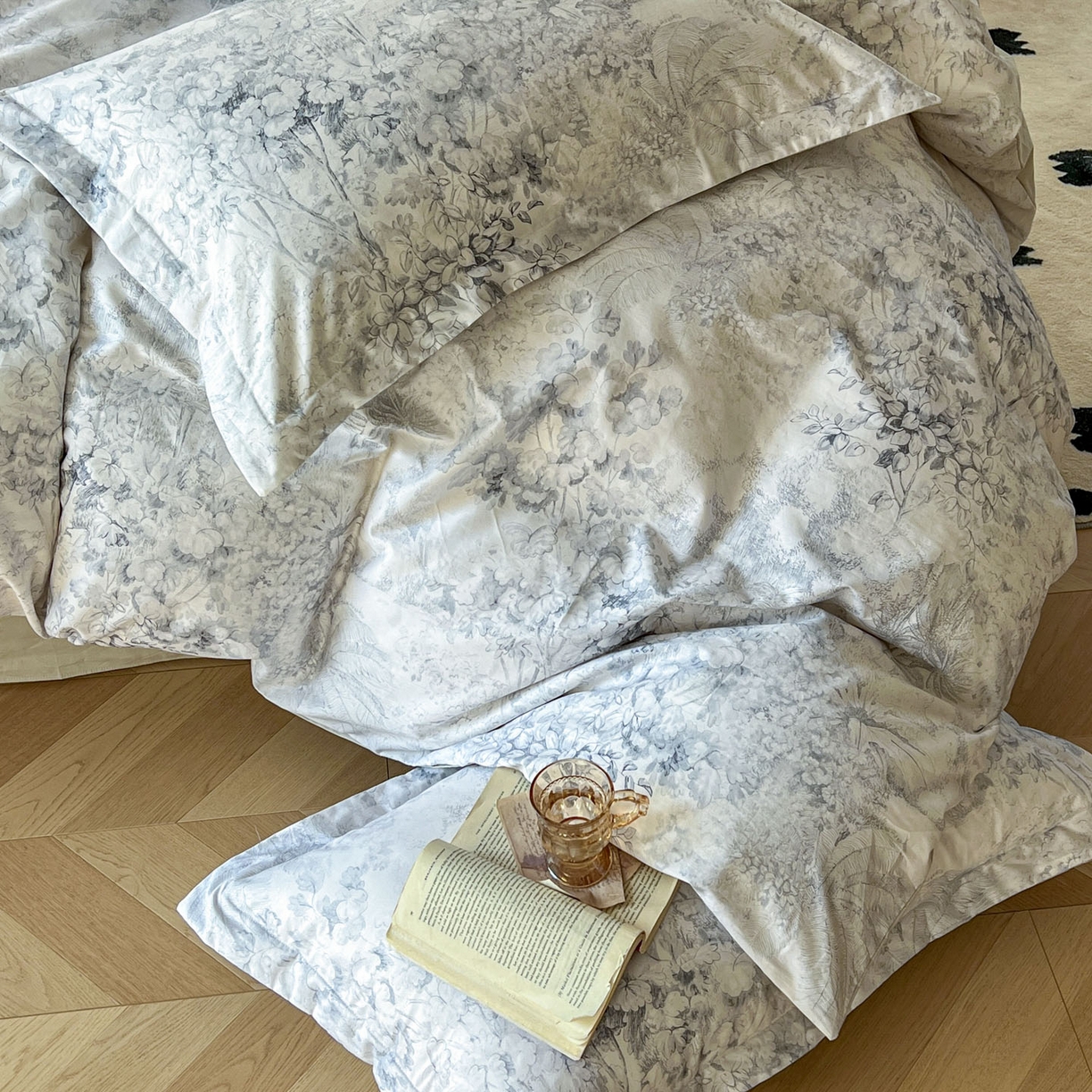 91家纺网 家纺一手货源 找家纺 典曼家纺 2026新款纯棉花卉系列全棉印花四件套 清珞-灰