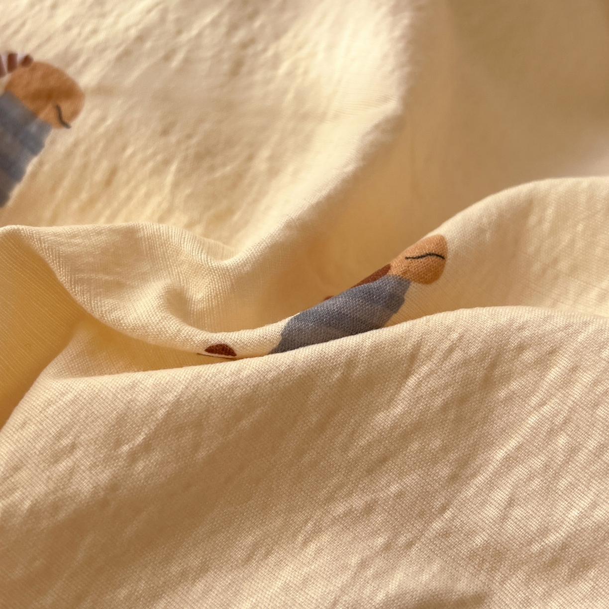 91家纺网 家纺一手货源 找家纺 水木坊 2026春夏新款云感双层纱可爱系列四件套 调皮腊肠狗