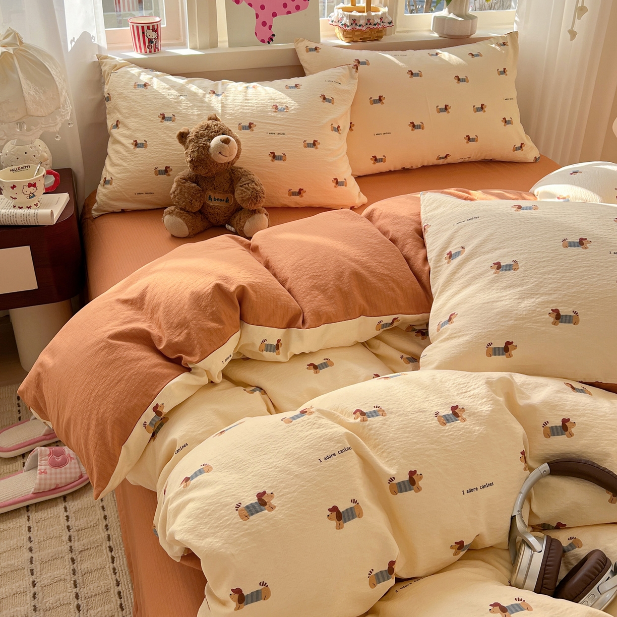 91家纺网 家纺一手货源 找家纺 水木坊 2026春夏新款云感双层纱可爱系列四件套 调皮腊肠狗