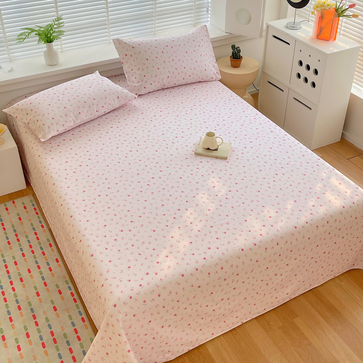 91家纺网 家纺一手货源 找家纺 爱彼家纺 2026年新款全棉老粗布加厚加密高克重凉席席子；单床单花型更好卖，床单三件套 粉暖暖