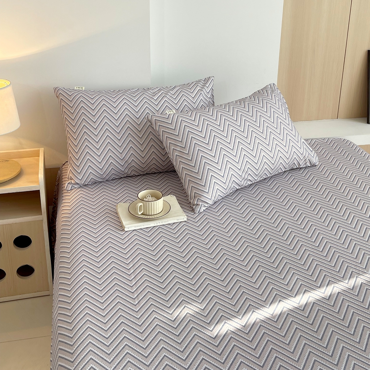 91家纺网 家纺一手货源 找家纺 爱彼家纺 2026年新款全棉老粗布加厚加密高克重凉席席子；单床单花型更好卖，床单三件套 格云