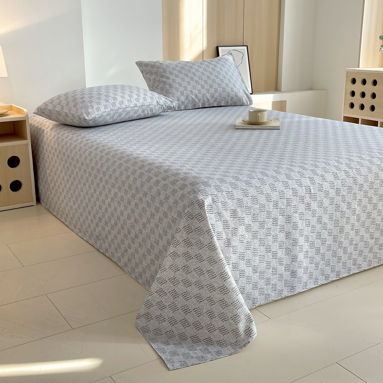 91家纺网 家纺一手货源 找家纺 爱彼家纺 2026年新款全棉老粗布加厚加密高克重凉席席子；单床单花型更好卖，床单三件套 方格人生