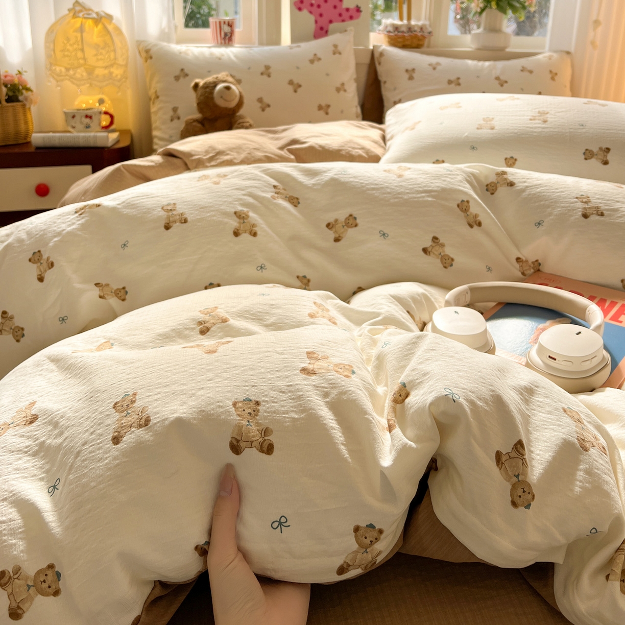 91家纺网 家纺一手货源 找家纺 水木坊 2026春夏新款云感双层纱可爱系列四件套 焦糖饼干熊