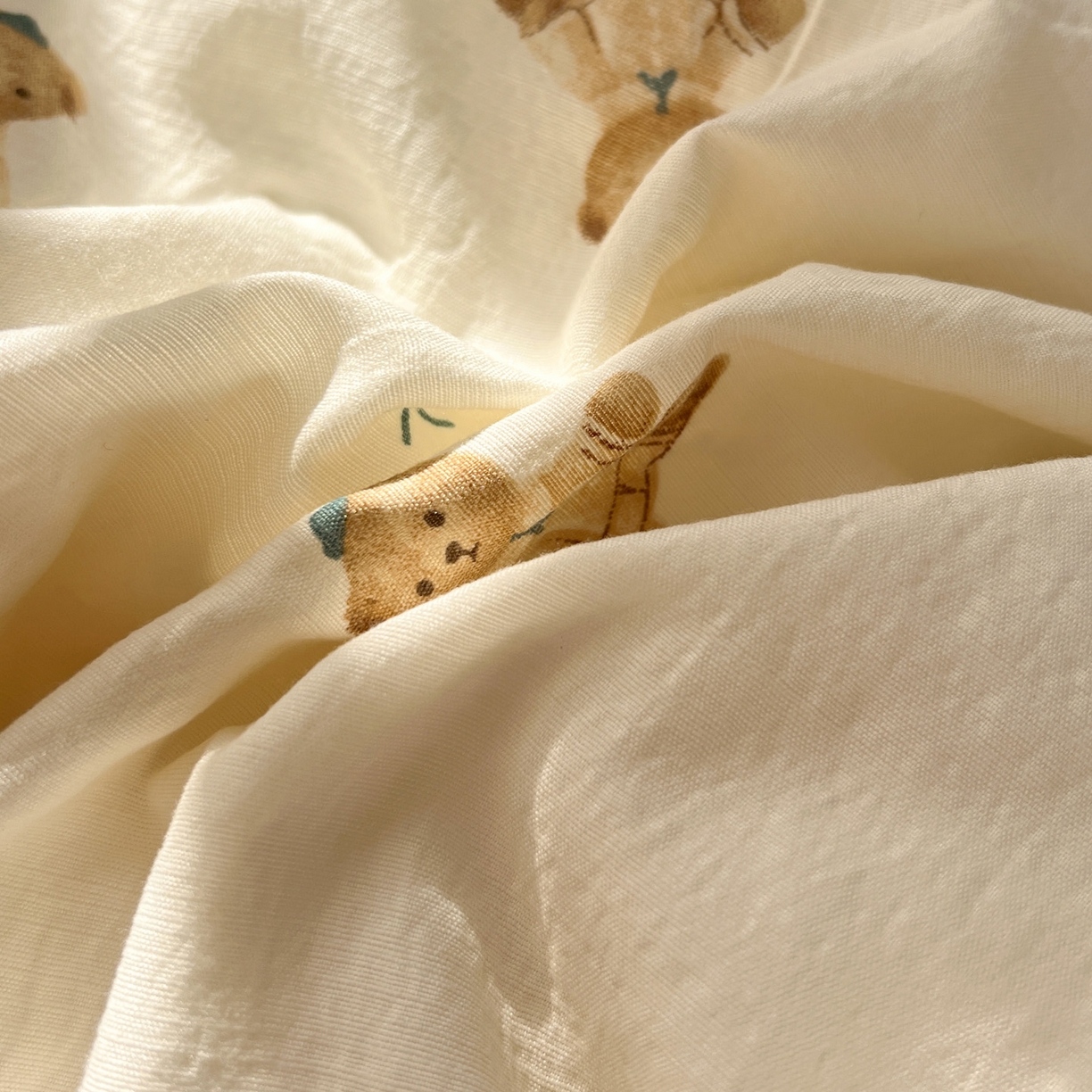 91家纺网 家纺一手货源 找家纺 水木坊 2026春夏新款云感双层纱可爱系列四件套 焦糖饼干熊