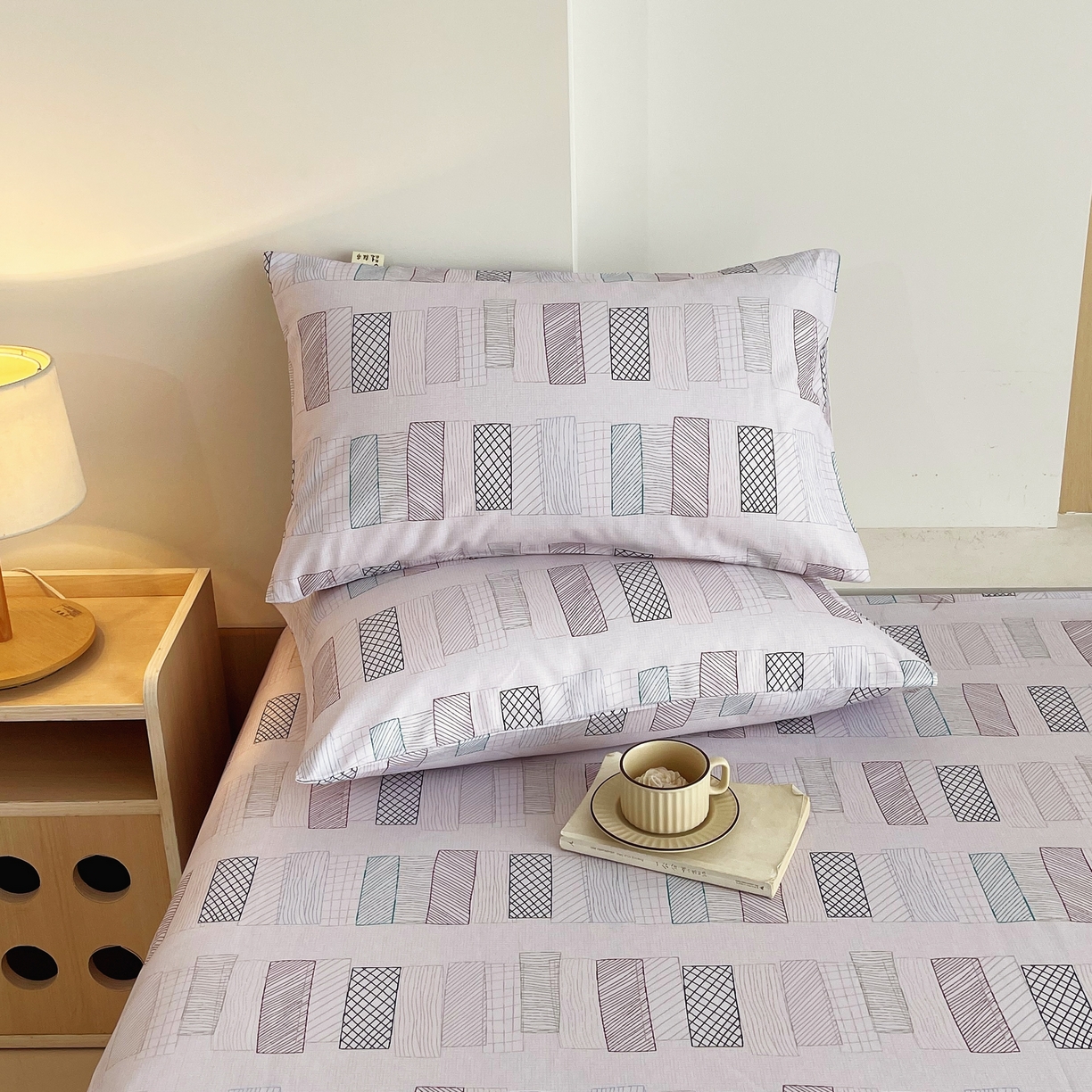 91家纺网 家纺一手货源 找家纺 爱彼家纺 2026年新款全棉老粗布加厚加密高克重凉席席子；单床单花型更好卖，床单三件套 回心转意