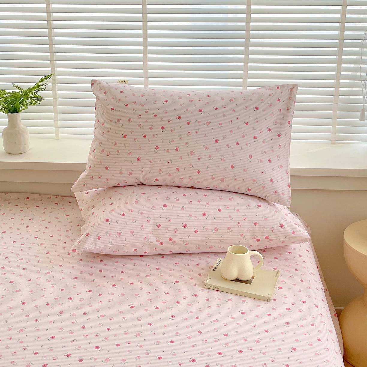 91家纺网 家纺一手货源 找家纺 爱彼家纺 2026年新款全棉老粗布加厚加密高克重凉席席子；单床单花型更好卖，床单三件套 粉暖暖