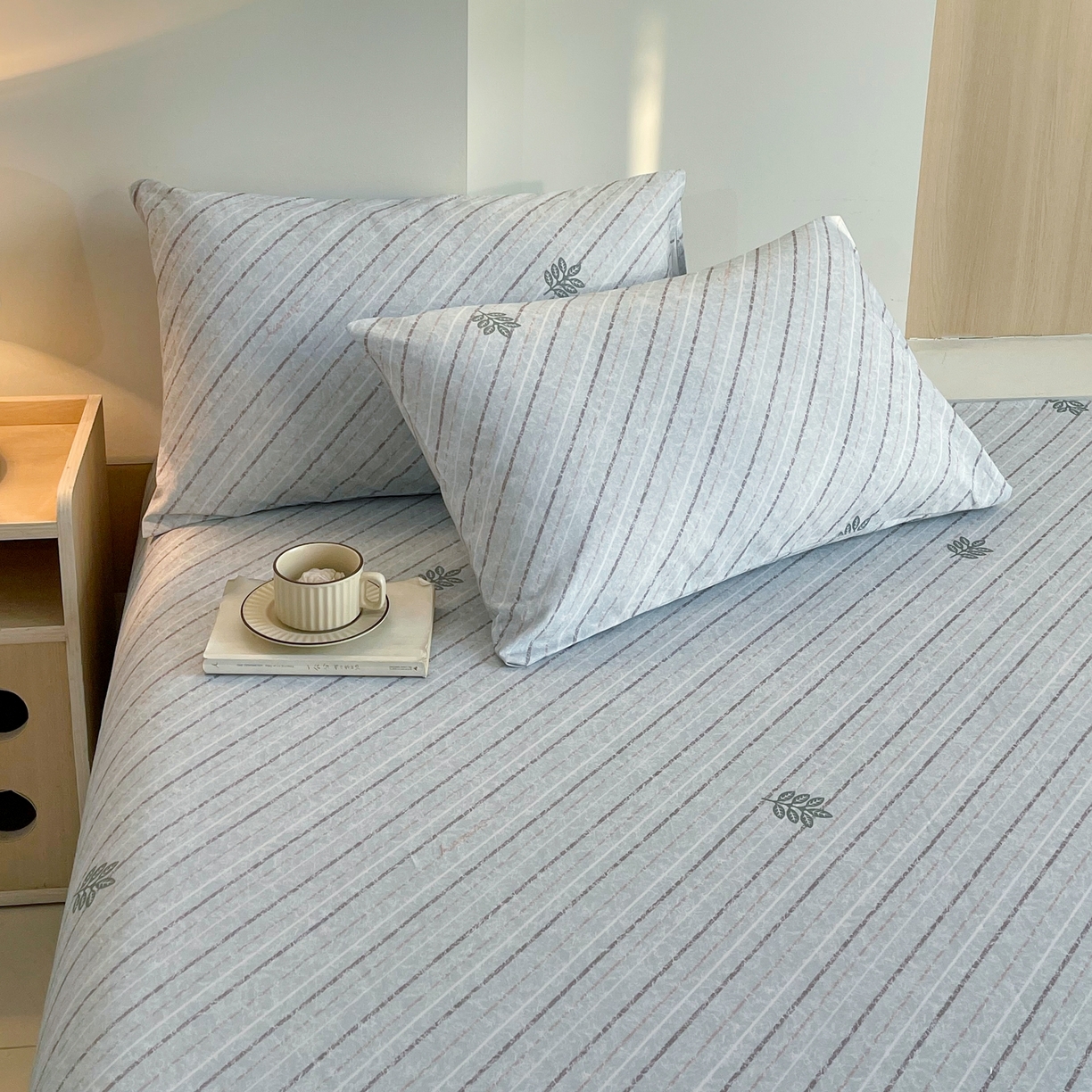 91家纺网 家纺一手货源 找家纺 爱彼家纺 2026年新款全棉老粗布加厚加密高克重凉席席子；单床单花型更好卖，床单三件套 莫奈