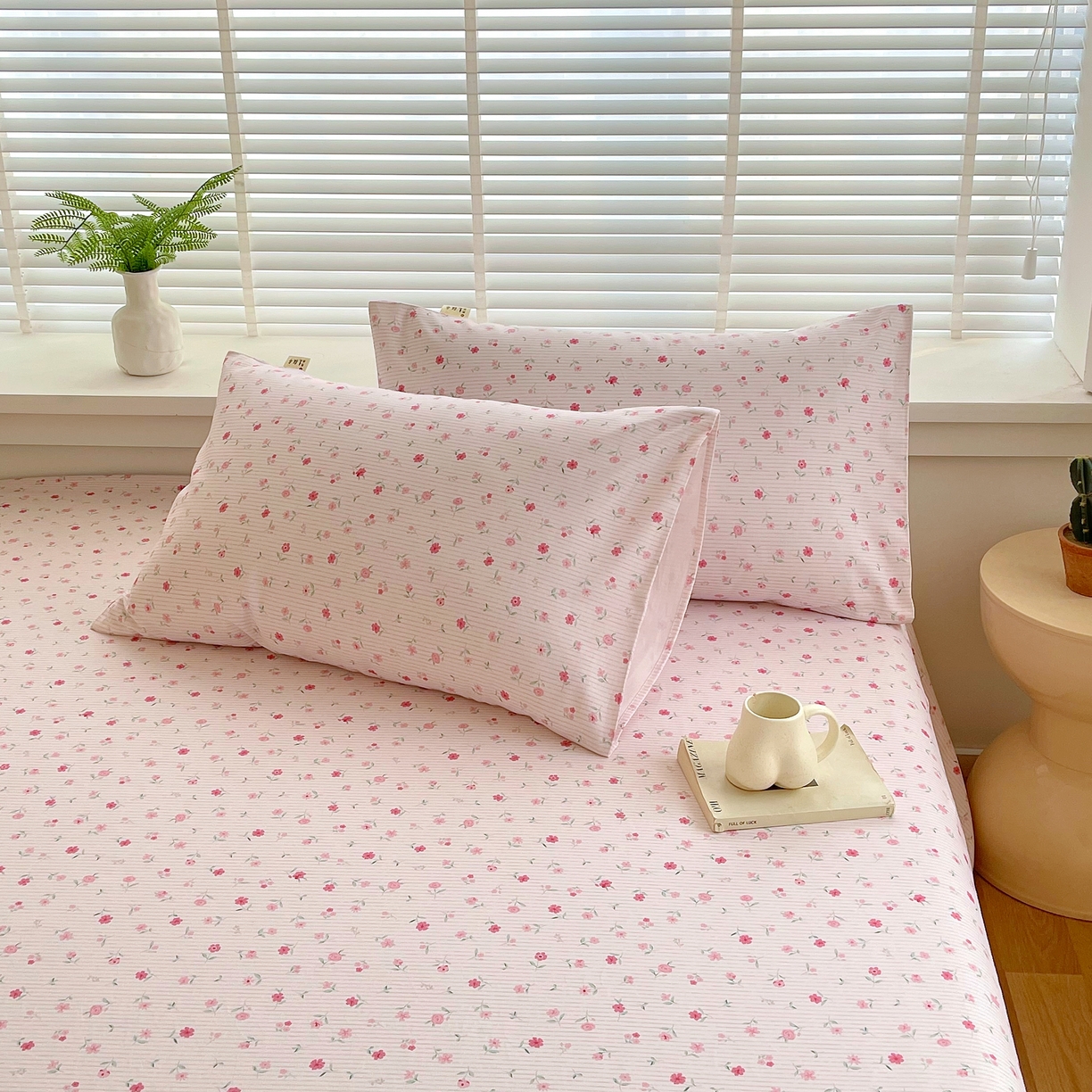 91家纺网 家纺一手货源 找家纺 爱彼家纺 2026年新款全棉老粗布加厚加密高克重凉席席子；单床单花型更好卖，床单三件套 粉暖暖