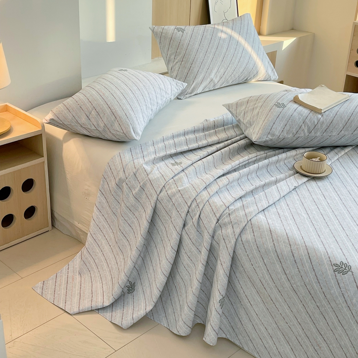 91家纺网 家纺一手货源 找家纺 爱彼家纺 2026年新款全棉老粗布加厚加密高克重凉席席子；单床单花型更好卖，床单三件套 莫奈