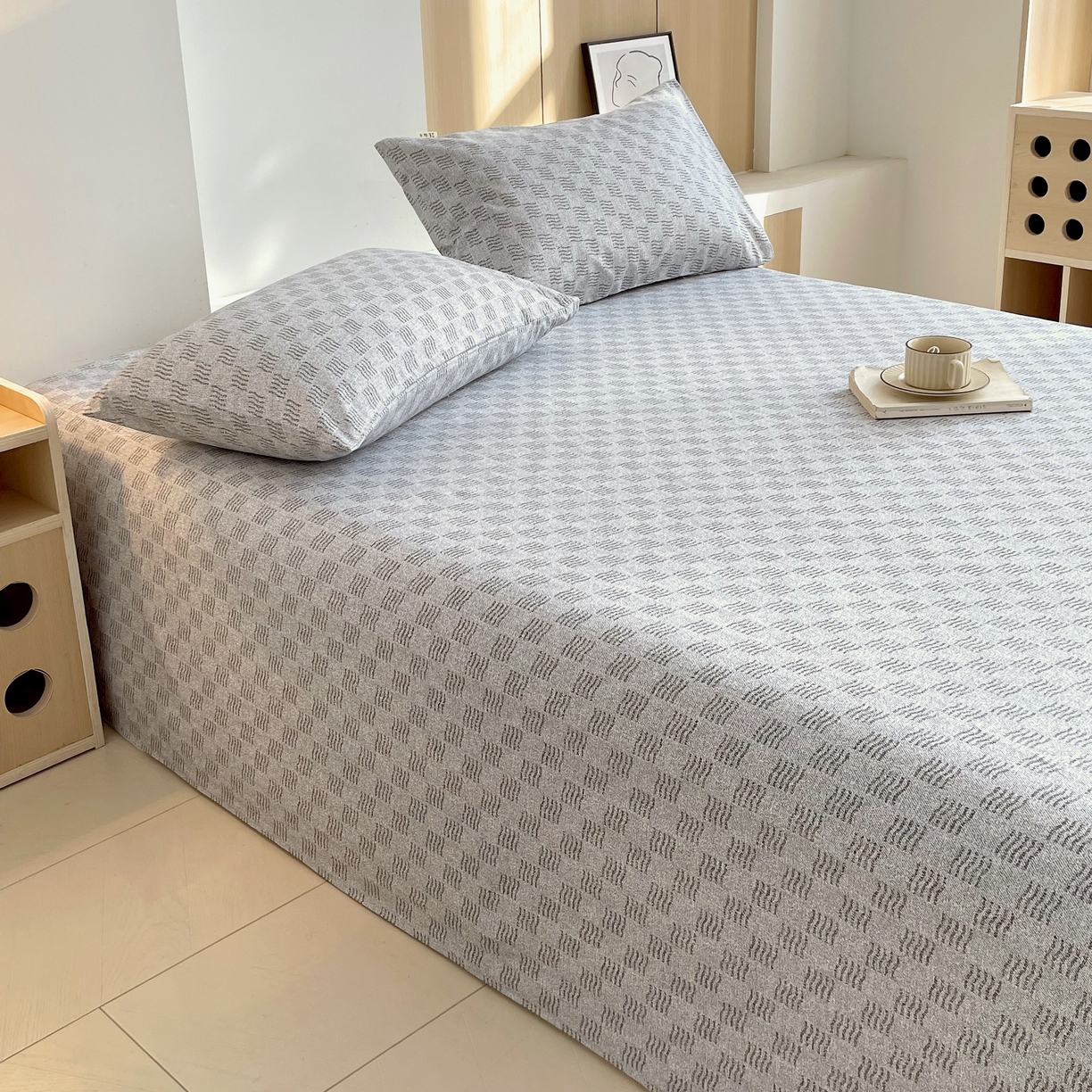 91家纺网 家纺一手货源 找家纺 爱彼家纺 2026年新款全棉老粗布加厚加密高克重凉席席子；单床单花型更好卖，床单三件套 方格人生