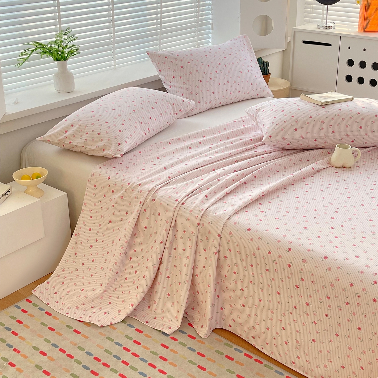 91家纺网 家纺一手货源 找家纺 爱彼家纺 2026年新款全棉老粗布加厚加密高克重凉席席子；单床单花型更好卖，床单三件套 粉暖暖