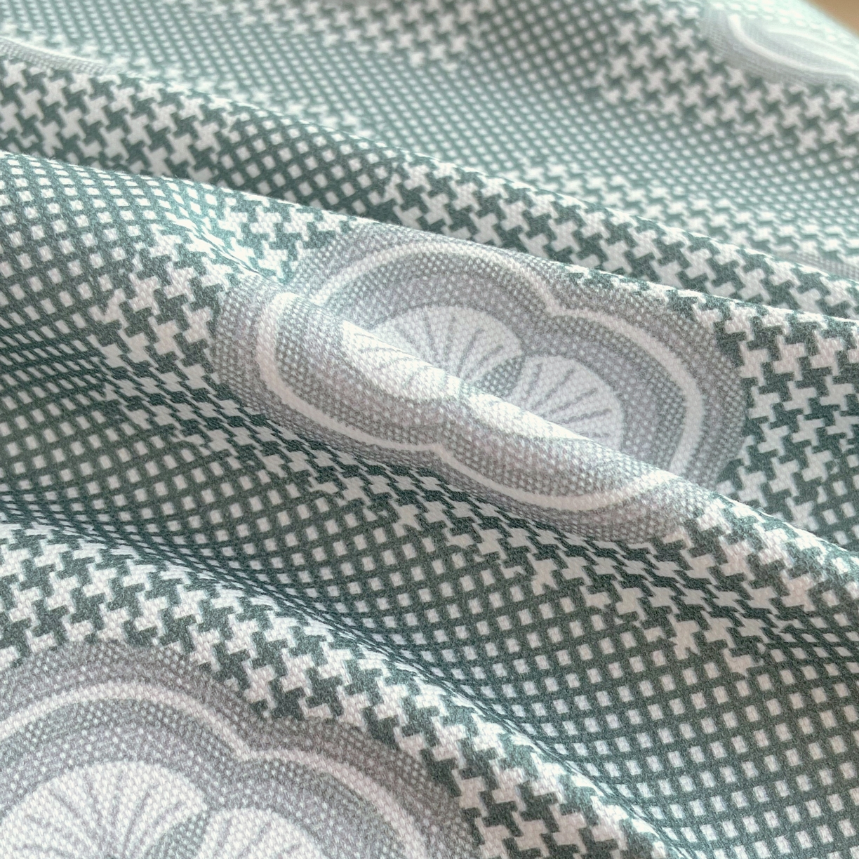 91家纺网 家纺一手货源 找家纺 爱彼家纺 2026年新款全棉老粗布加厚加密高克重凉席席子；单床单花型更好卖，床单三件套 回字格