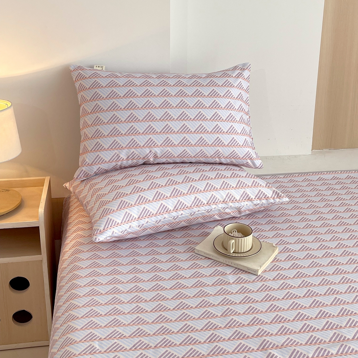 91家纺网 家纺一手货源 找家纺 爱彼家纺 2026年新款全棉老粗布加厚加密高克重凉席席子；单床单花型更好卖，床单三件套 幻想主义