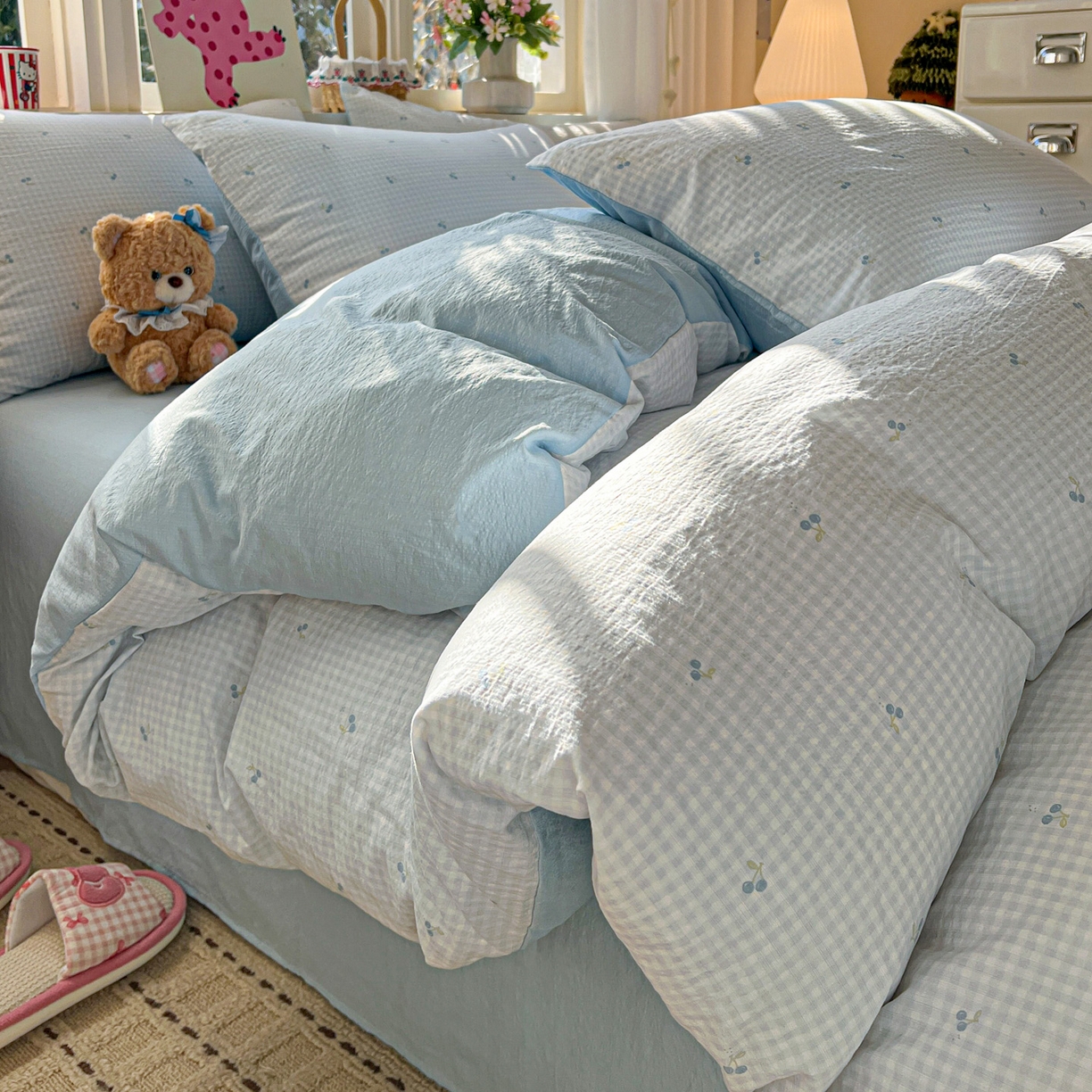 91家纺网 家纺一手货源 找家纺 水木坊 2026春夏新款云感双层纱可爱系列四件套 蓝格樱桃