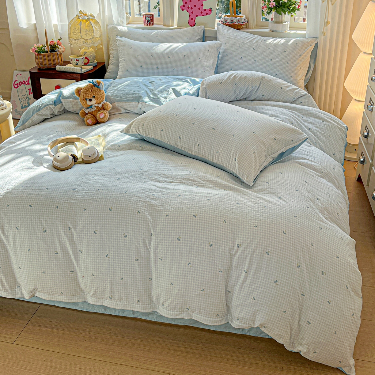 91家纺网 家纺一手货源 找家纺 水木坊 2026春夏新款云感双层纱可爱系列四件套 蓝格樱桃