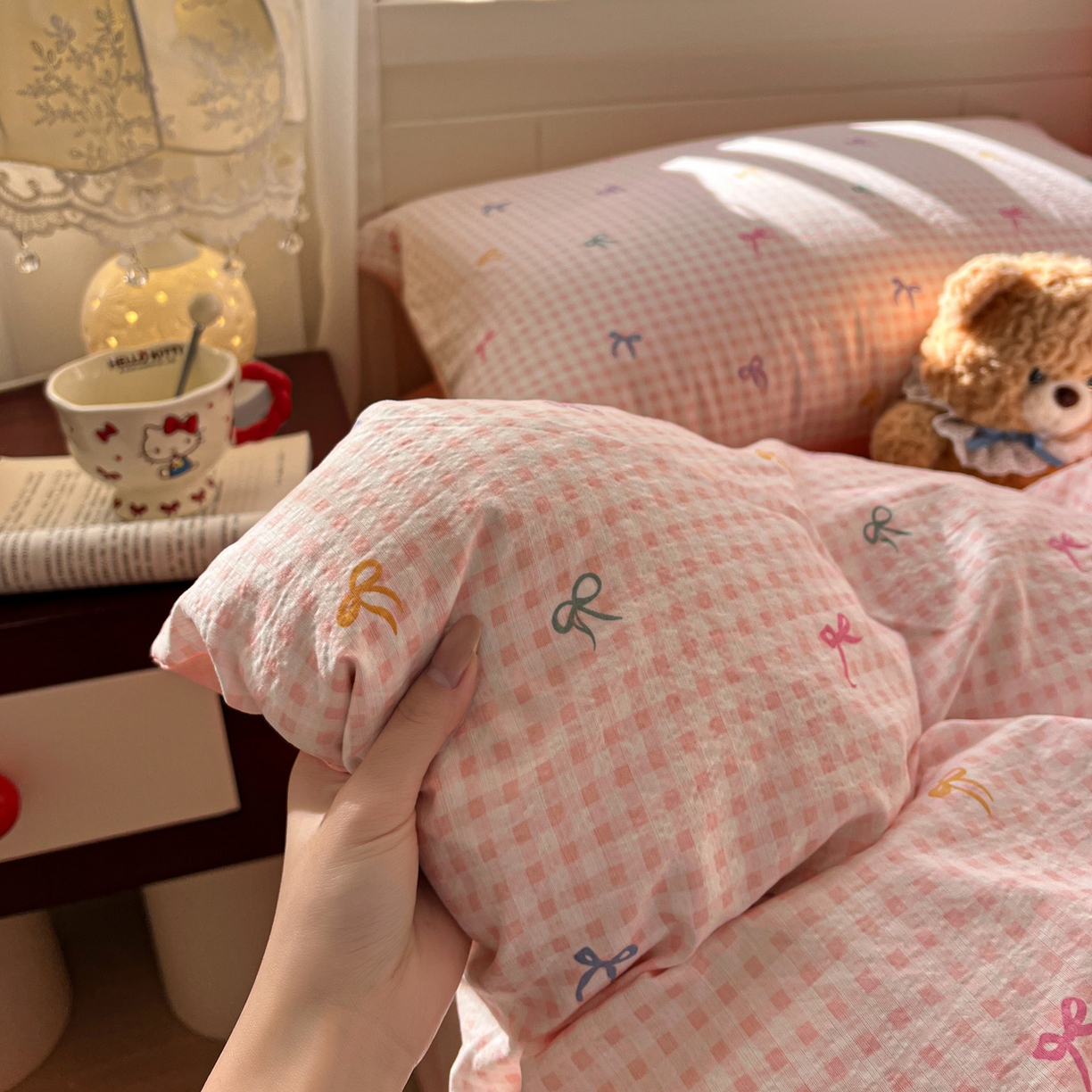 91家纺网 家纺一手货源 找家纺 水木坊 2026春夏新款云感双层纱可爱系列四件套 小粉结